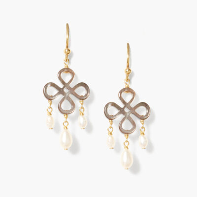 Clover Chandelier Earrings White Pearl