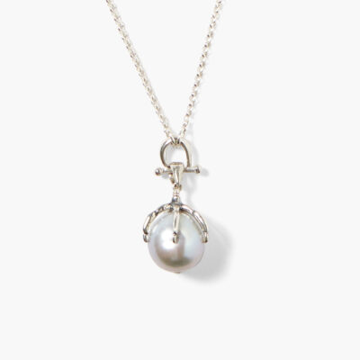 Lark Pendant Necklace Grey Pearl